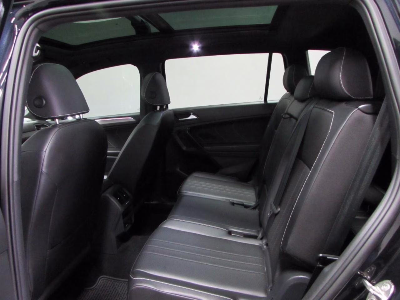 2023 Deep Black Pearl Volkswagen Tiguan 2.0T SE R-Line Black FWD SUV