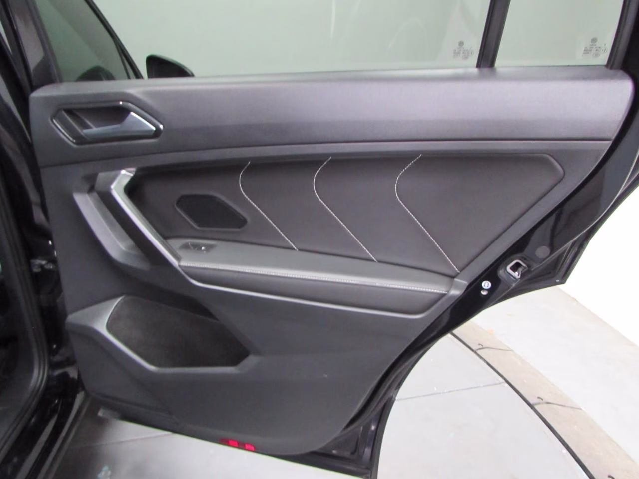 2023 Deep Black Pearl Volkswagen Tiguan 2.0T SE R-Line Black FWD SUV