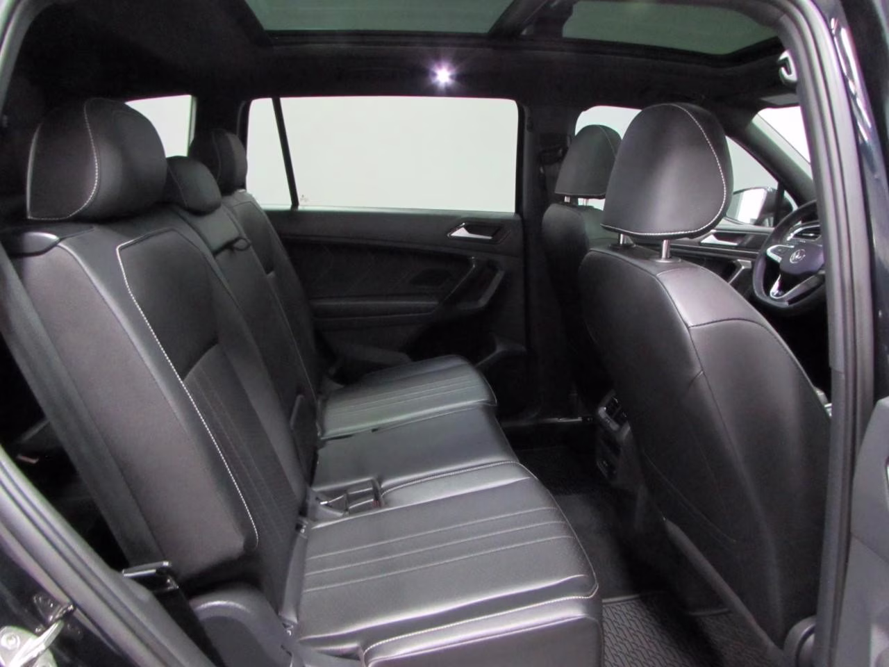 2023 Deep Black Pearl Volkswagen Tiguan 2.0T SE R-Line Black FWD SUV