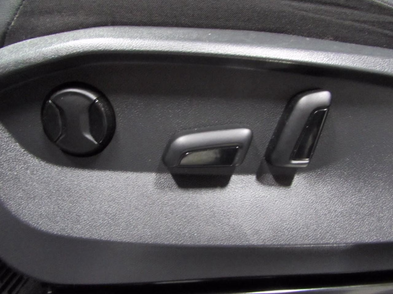 2023 Deep Black Pearl Volkswagen Tiguan 2.0T SE R-Line Black FWD SUV