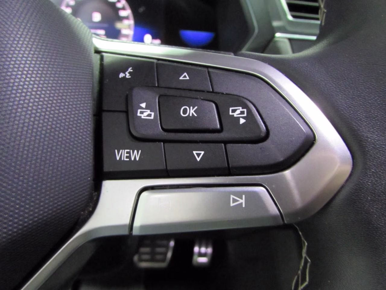 2023 Deep Black Pearl Volkswagen Tiguan 2.0T SE R-Line Black FWD SUV