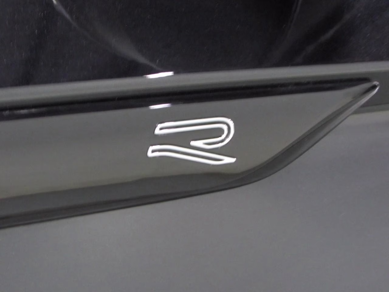 2023 Deep Black Pearl Volkswagen Tiguan 2.0T SE R-Line Black FWD SUV