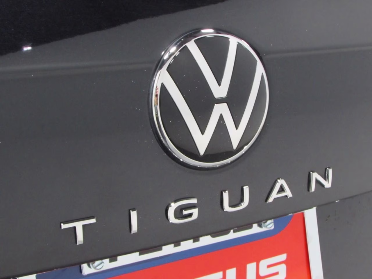 2023 Deep Black Pearl Volkswagen Tiguan 2.0T SE R-Line Black FWD SUV