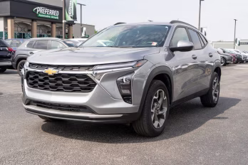 2025 Sterling Gray Metallic Chevrolet Trax LT FWD SUV