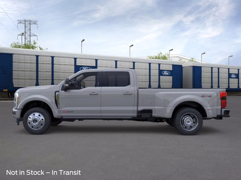 2026 Avalanche Ford Super Duty F-450 DRW LARIAT 4X4 Truck