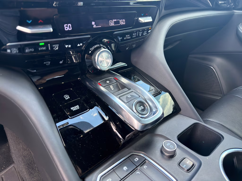 2022 white Acura MDX w/Technology Package AWD SUV