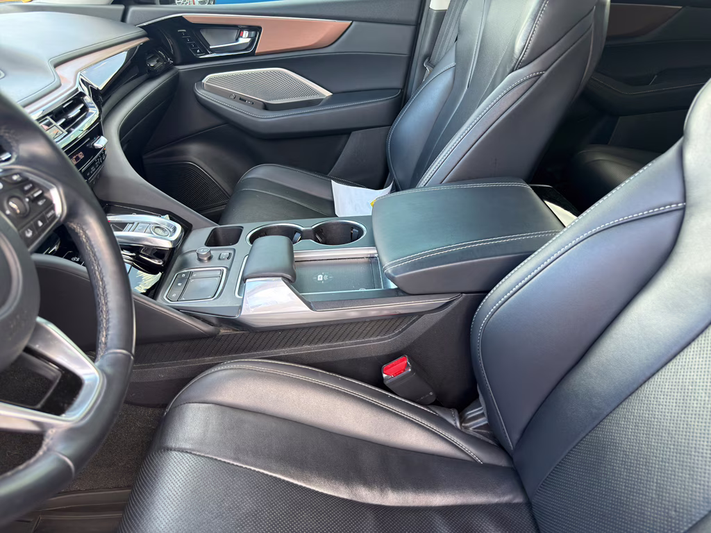2022 white Acura MDX w/Technology Package AWD SUV