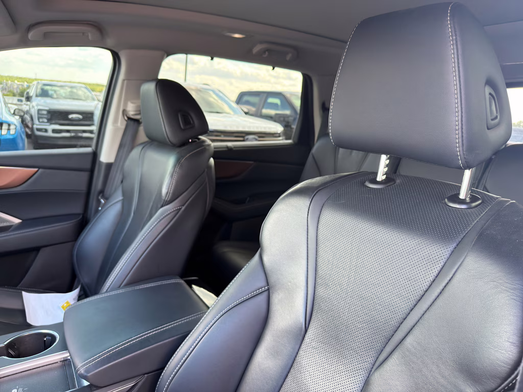 2022 white Acura MDX w/Technology Package AWD SUV