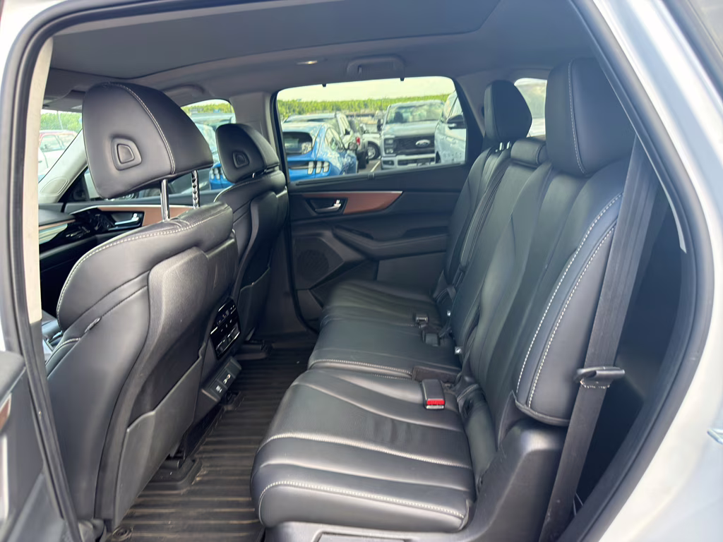 2022 white Acura MDX w/Technology Package AWD SUV