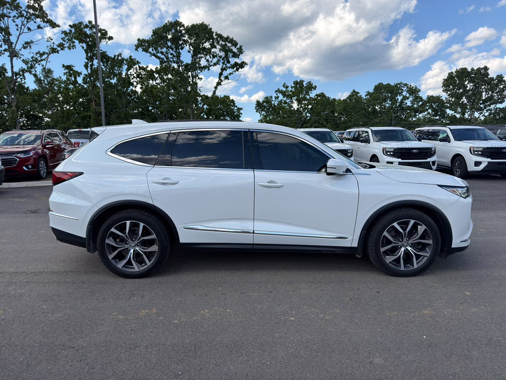 2022 white Acura MDX w/Technology Package AWD SUV