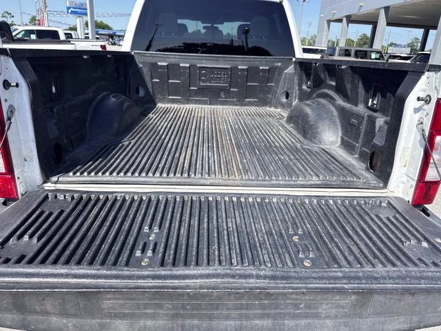 2022 Oxford White Ford Super Duty F-250 SRW XLT 4X4 Truck