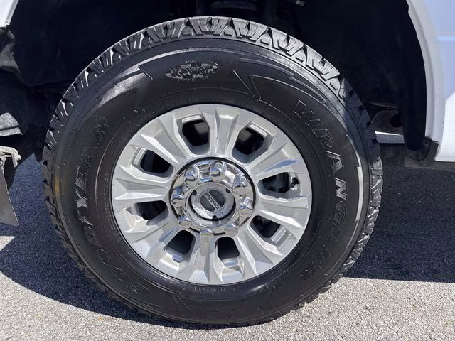 2022 Oxford White Ford Super Duty F-250 SRW XLT 4X4 Truck