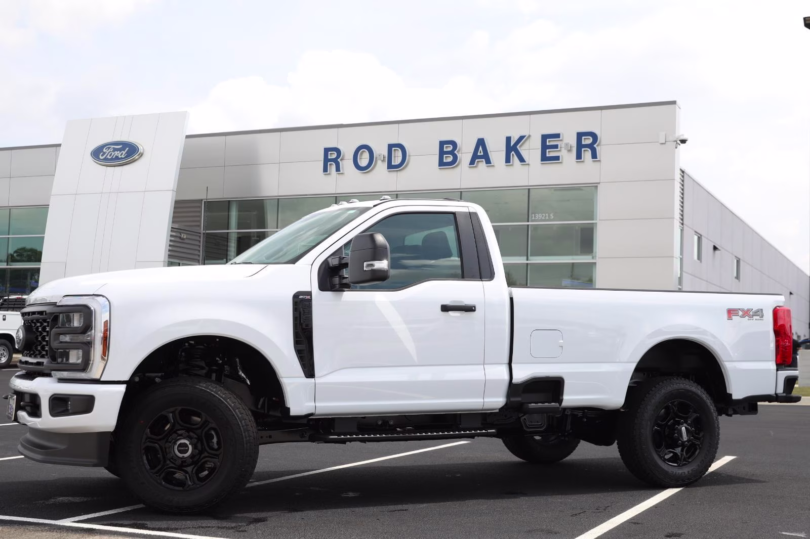 2026 Oxford White Ford Super Duty F-350 SRW XL 4X4 Truck