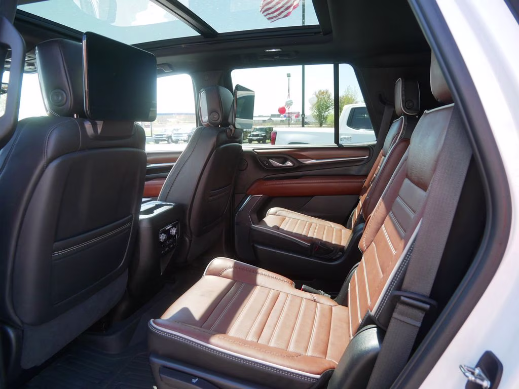 2023 White GMC Yukon Denali Ultimate 4X4 SUV