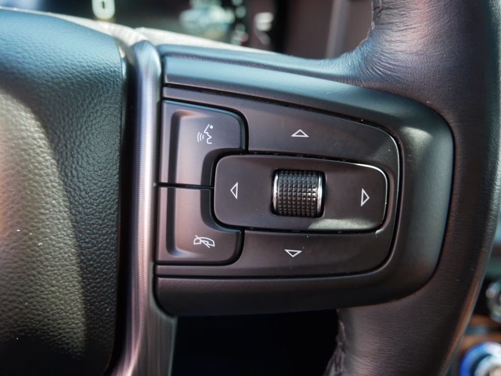 2023 White GMC Yukon Denali Ultimate 4X4 SUV