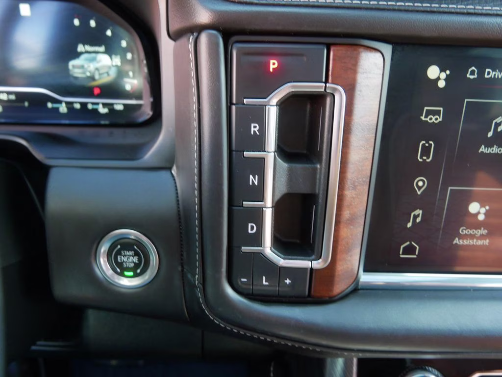 2023 White GMC Yukon Denali Ultimate 4X4 SUV