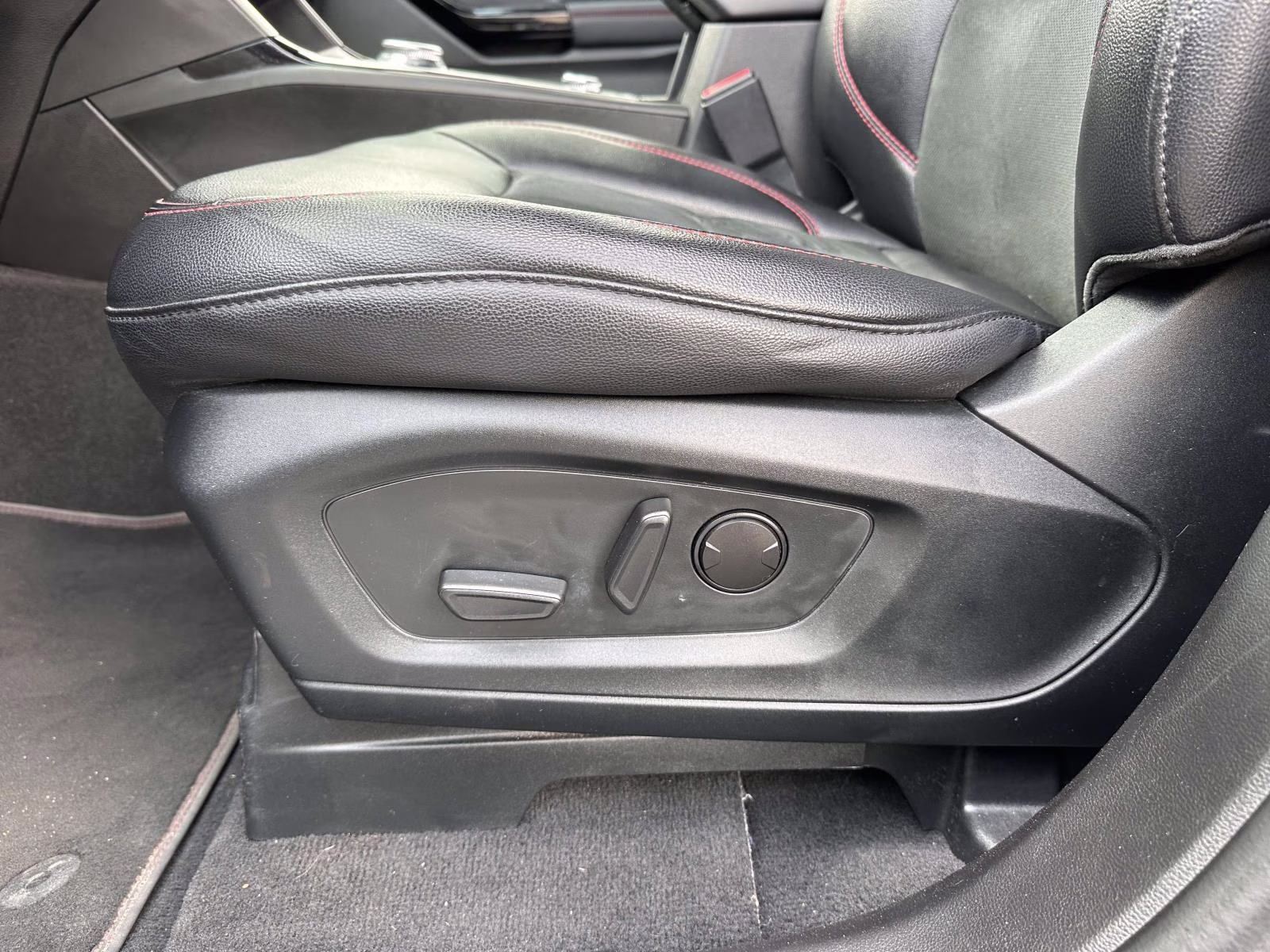 2022 Carbonized Gray Metallic Ford Explorer ST-Line 4WD 4X4 SUV