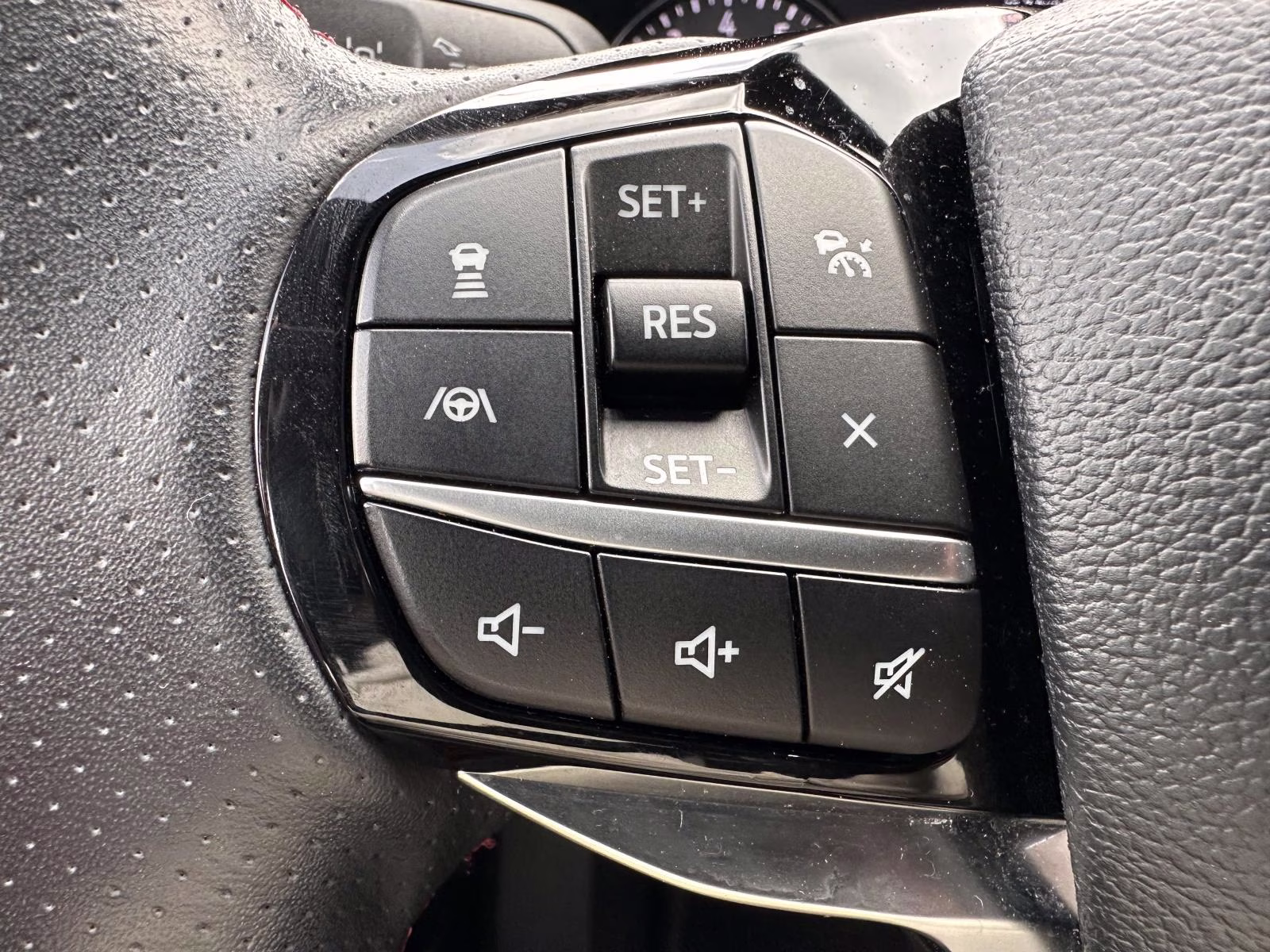 2022 Carbonized Gray Metallic Ford Explorer ST-Line 4WD 4X4 SUV