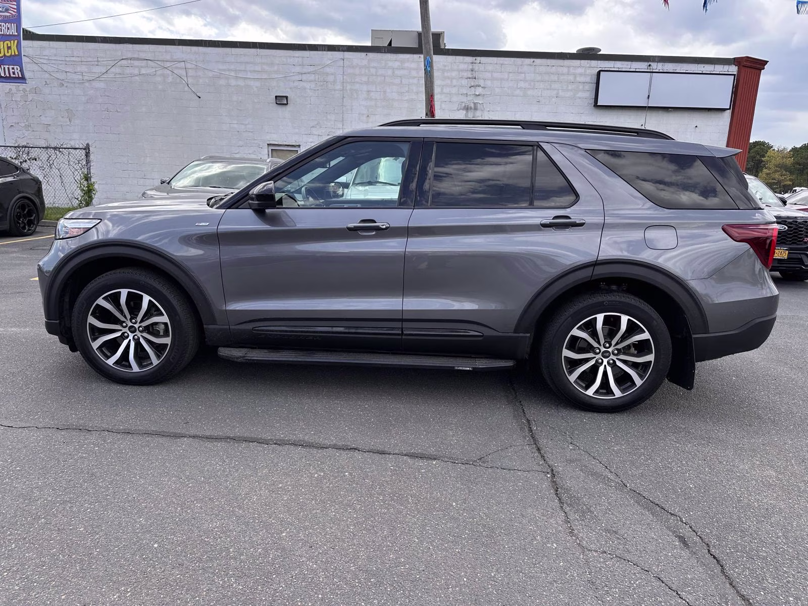 2022 Carbonized Gray Metallic Ford Explorer ST-Line 4WD 4X4 SUV
