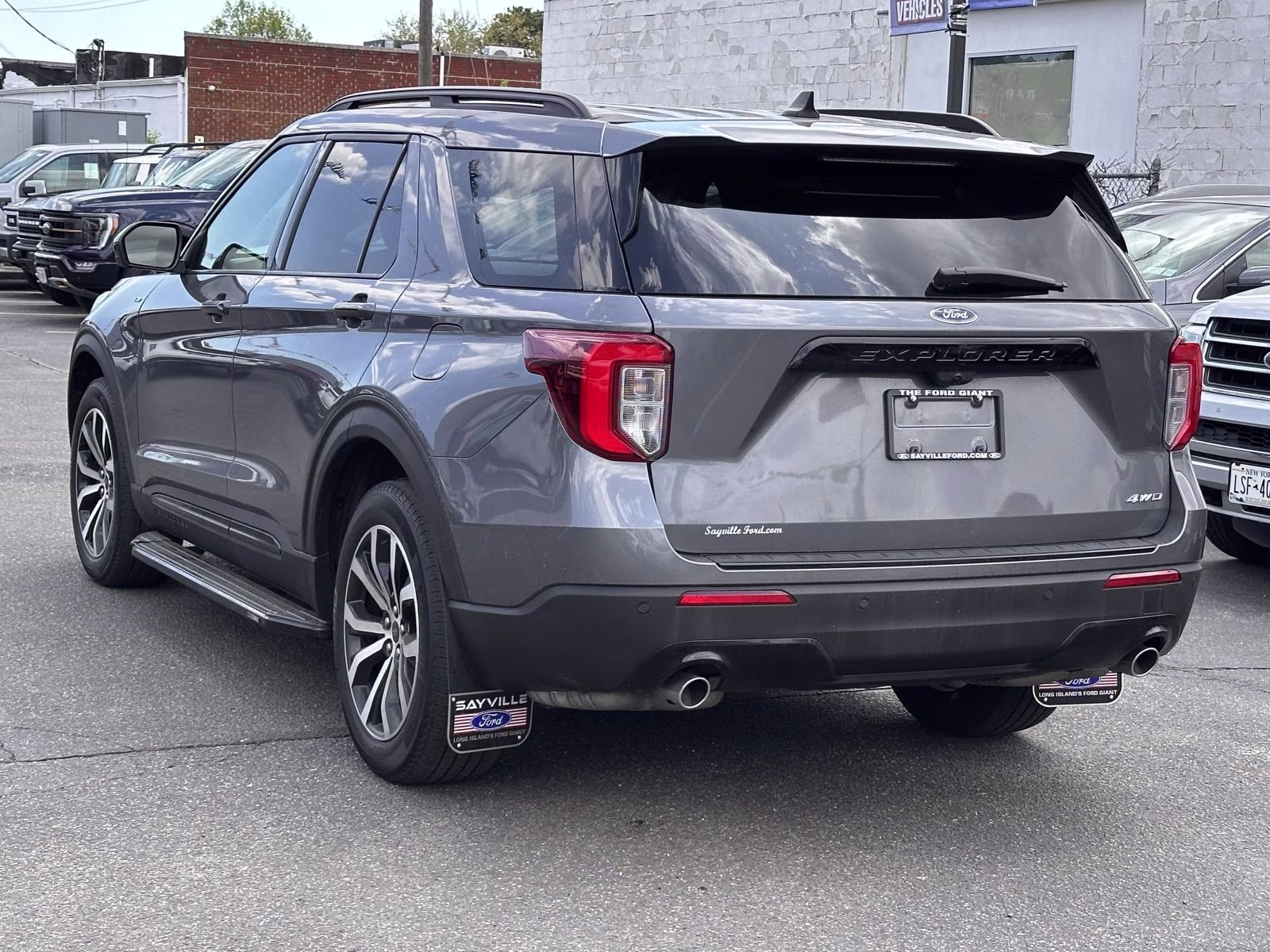 2022 Carbonized Gray Metallic Ford Explorer ST-Line 4WD 4X4 SUV