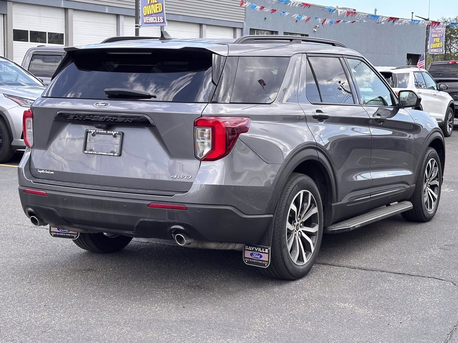 2022 Carbonized Gray Metallic Ford Explorer ST-Line 4WD 4X4 SUV