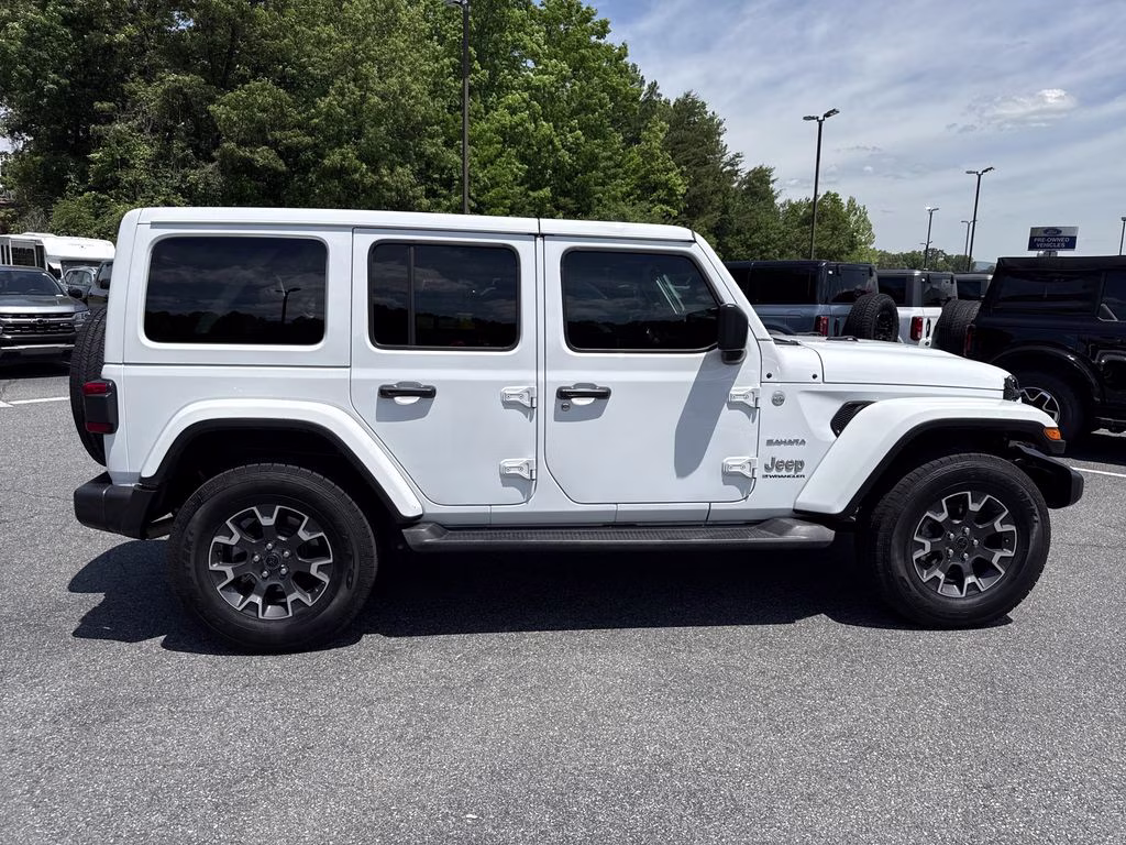 2024 Bright White Clearcoat Jeep Wrangler Sahara 4X4 SUV
