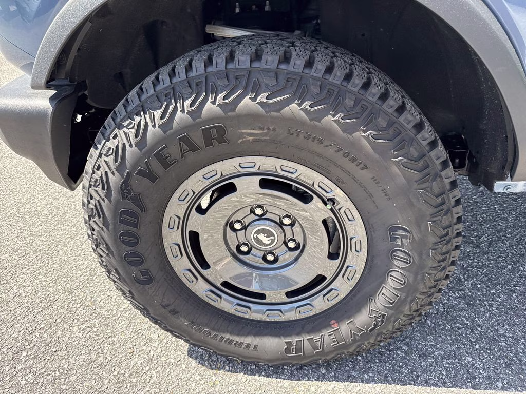 2025 Azure Gray Metallic Tri-Coat Ford Bronco Base 4X4 SUV