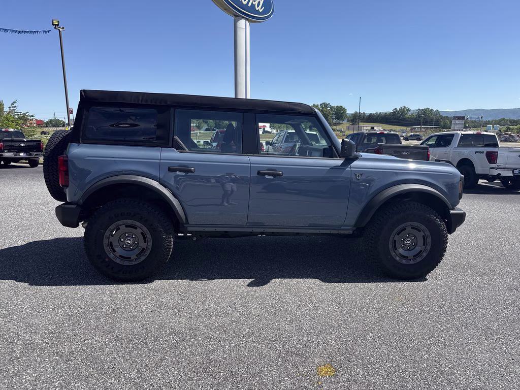 2025 Azure Gray Metallic Tri-Coat Ford Bronco Base 4X4 SUV