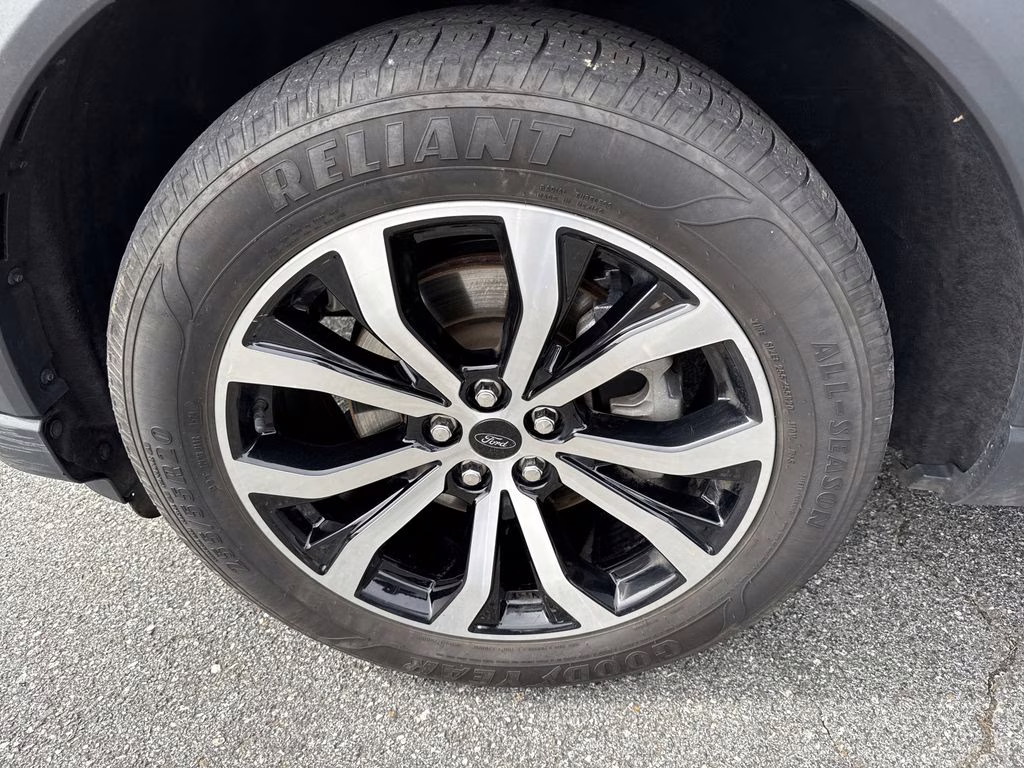 2023 Carbonized Gray Metallic Ford Explorer ST-Line RWD SUV