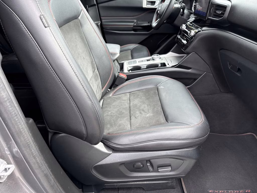 2023 Carbonized Gray Metallic Ford Explorer ST-Line RWD SUV