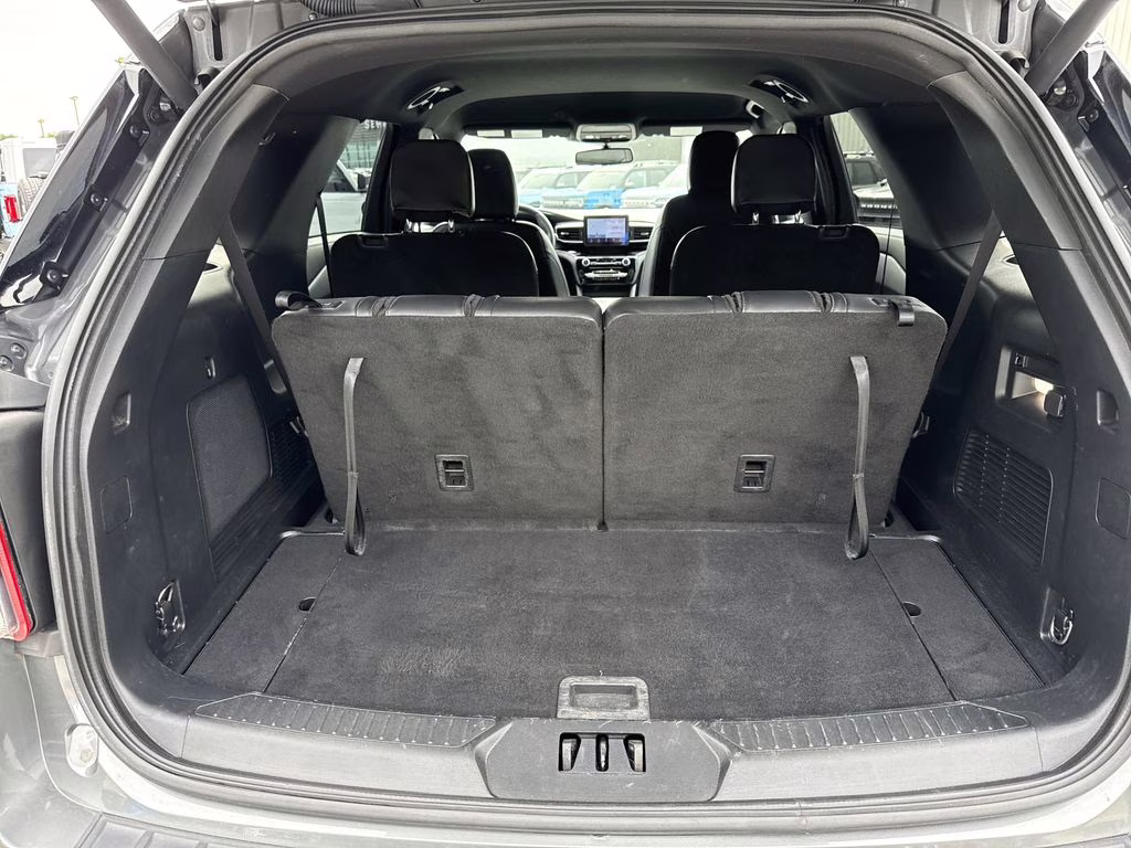 2023 Carbonized Gray Metallic Ford Explorer ST-Line RWD SUV