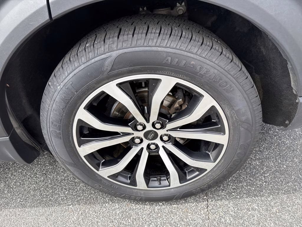 2023 Carbonized Gray Metallic Ford Explorer ST-Line RWD SUV