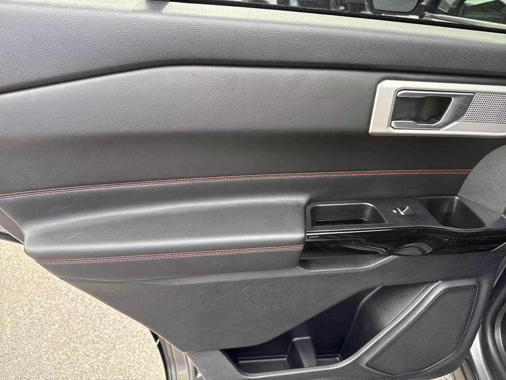 2023 Carbonized Gray Metallic Ford Explorer ST-Line RWD SUV