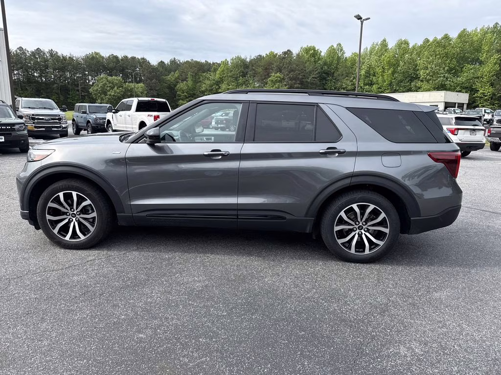 2023 Carbonized Gray Metallic Ford Explorer ST-Line RWD SUV