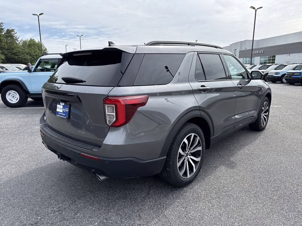 2023 Carbonized Gray Metallic Ford Explorer ST-Line RWD SUV