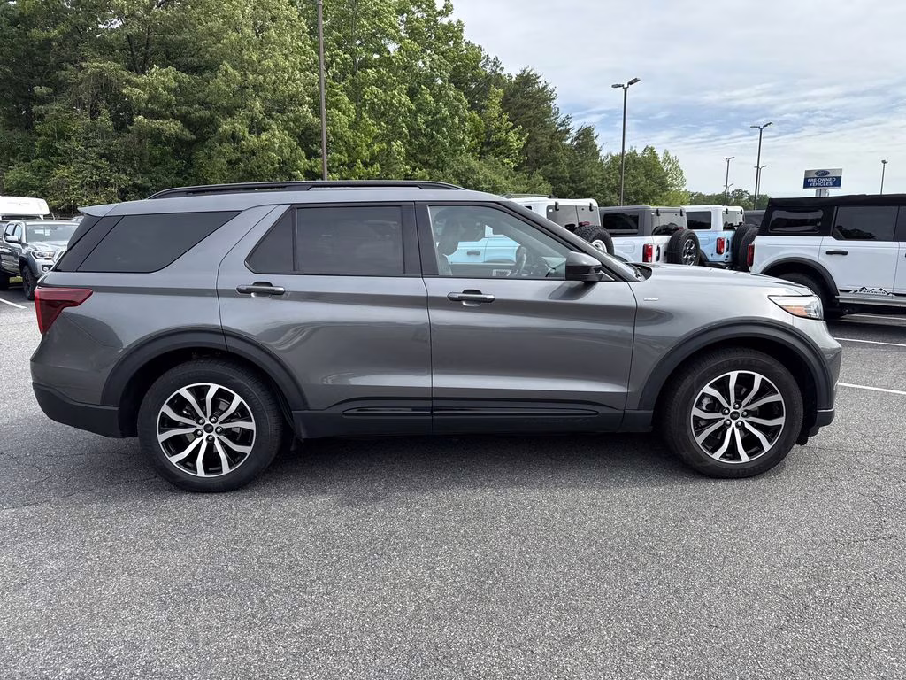 2023 Carbonized Gray Metallic Ford Explorer ST-Line RWD SUV
