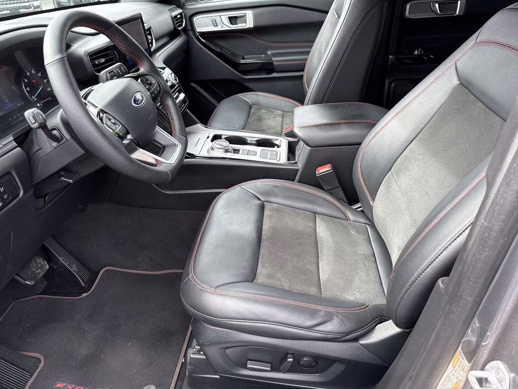 2023 Carbonized Gray Metallic Ford Explorer ST-Line RWD SUV