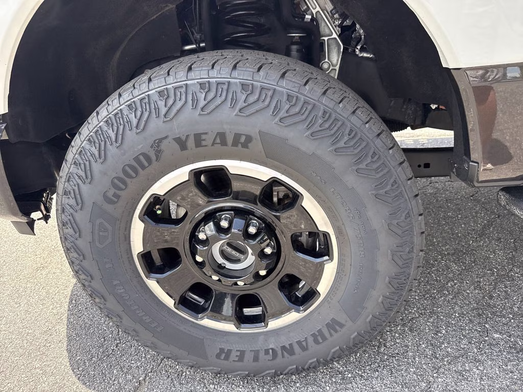 2025 Star White Metallic Tri-Coat Ford Super Duty F-250 SRW King Ranch 4X4 Truck