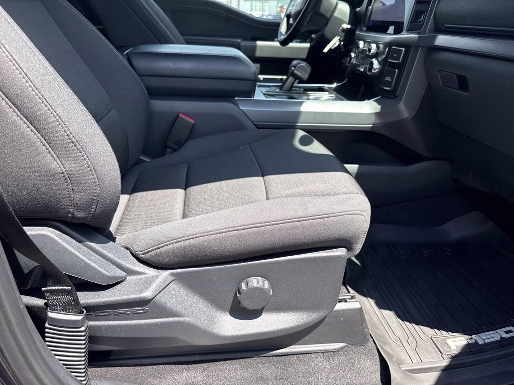 2025 Antimatter Blue Metallic Ford F-150 XLT 4X4 Truck