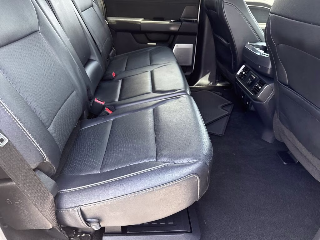 2024 Oxford White Ford F-150 Lariat 4X4 Truck