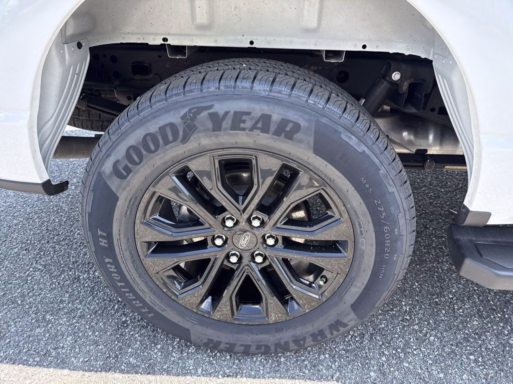 2024 Oxford White Ford F-150 Lariat 4X4 Truck