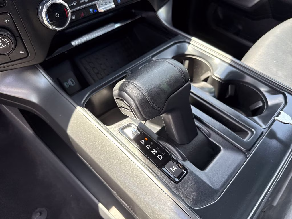 2024 Oxford White Ford F-150 Lariat 4X4 Truck