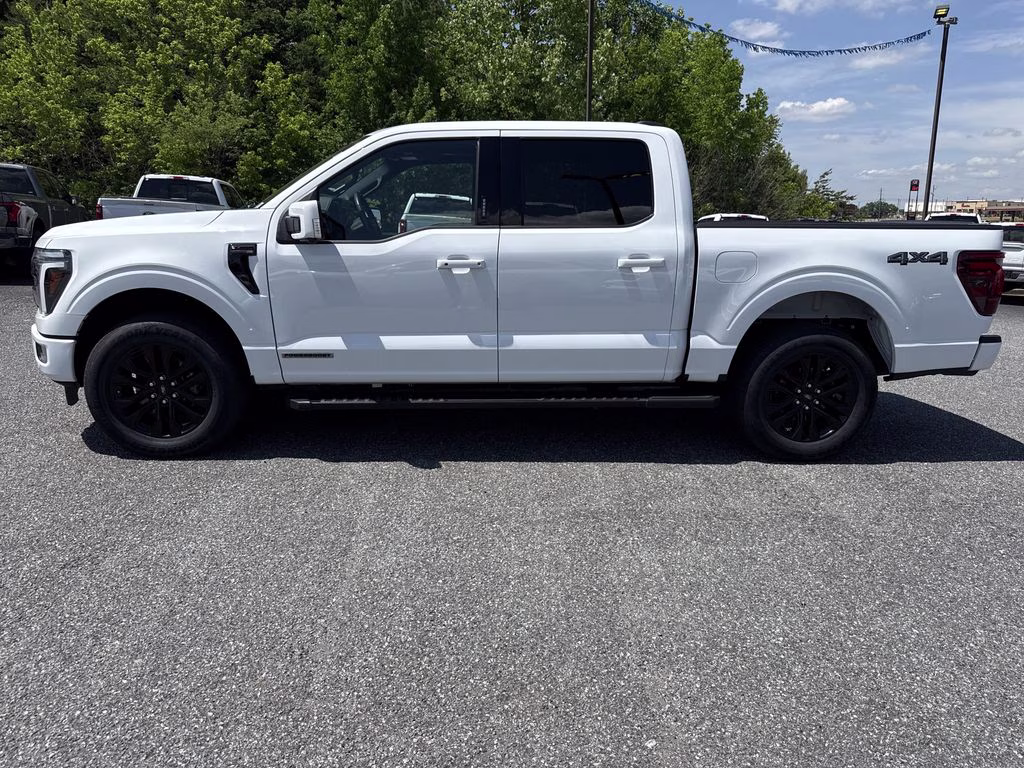 2024 Oxford White Ford F-150 Lariat 4X4 Truck