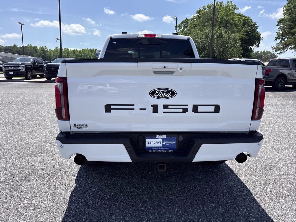 2024 Oxford White Ford F-150 Lariat 4X4 Truck