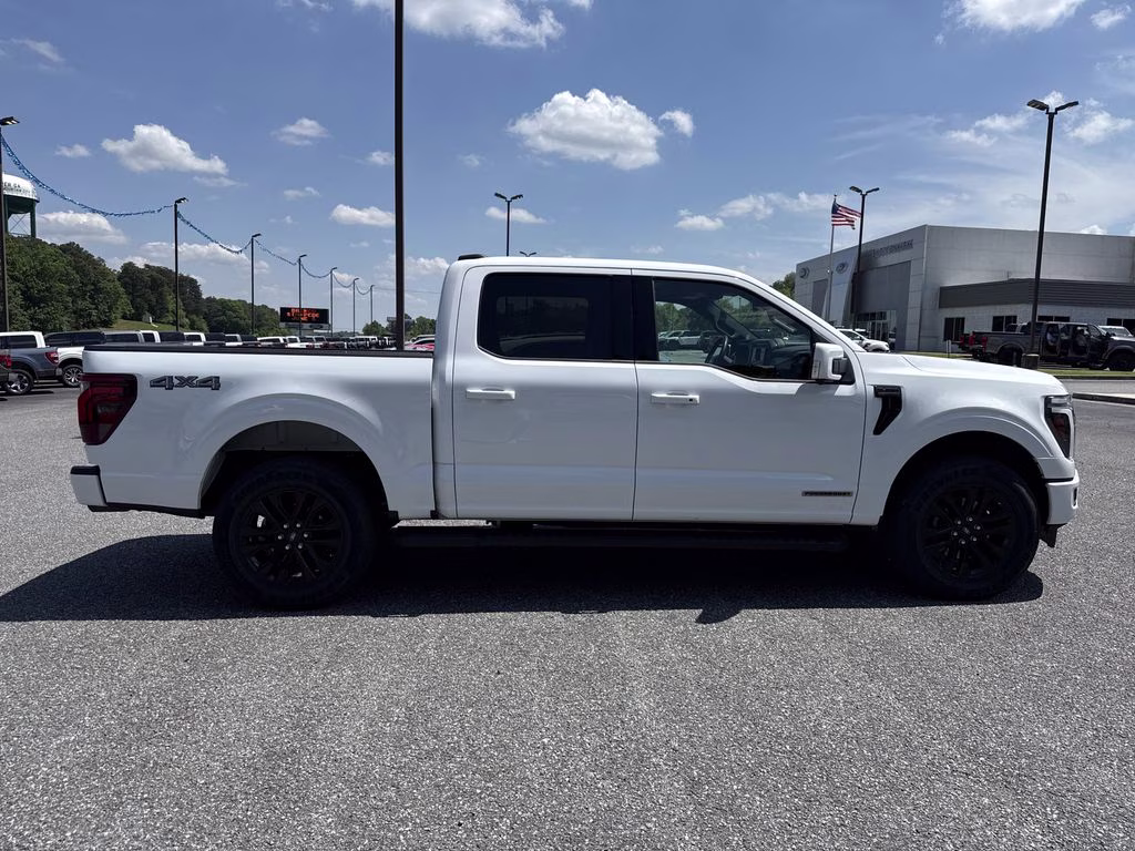 2024 Oxford White Ford F-150 Lariat 4X4 Truck