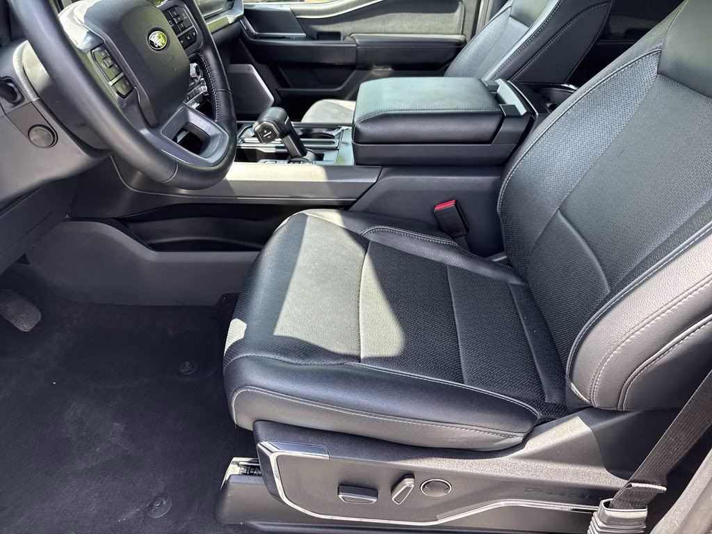 2024 Oxford White Ford F-150 Lariat 4X4 Truck