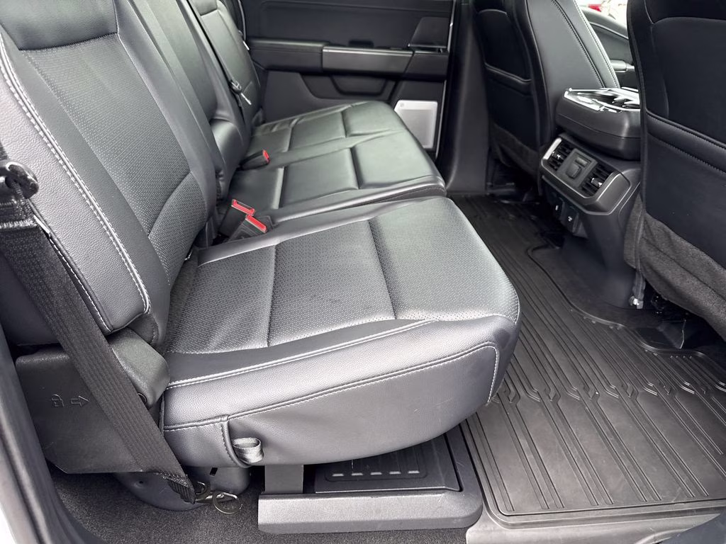 2025 Space White Metallic Ford F-150 Lariat 4X4 Truck