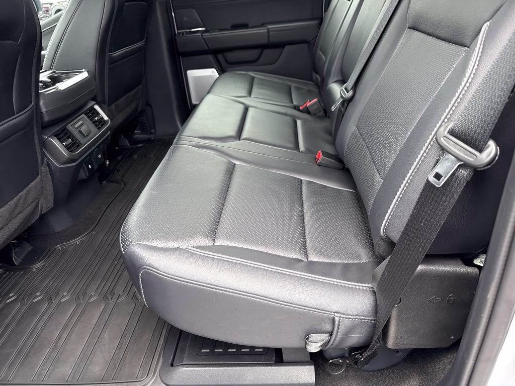 2025 Space White Metallic Ford F-150 Lariat 4X4 Truck
