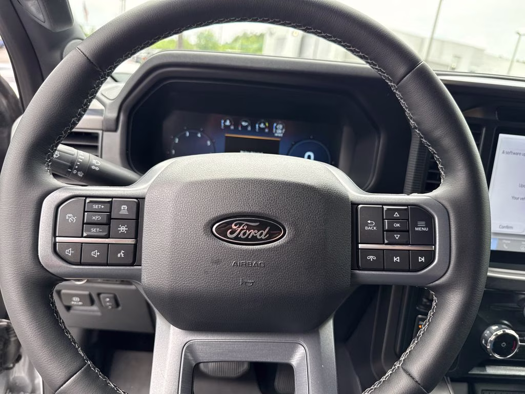2025 Space White Metallic Ford F-150 Lariat 4X4 Truck