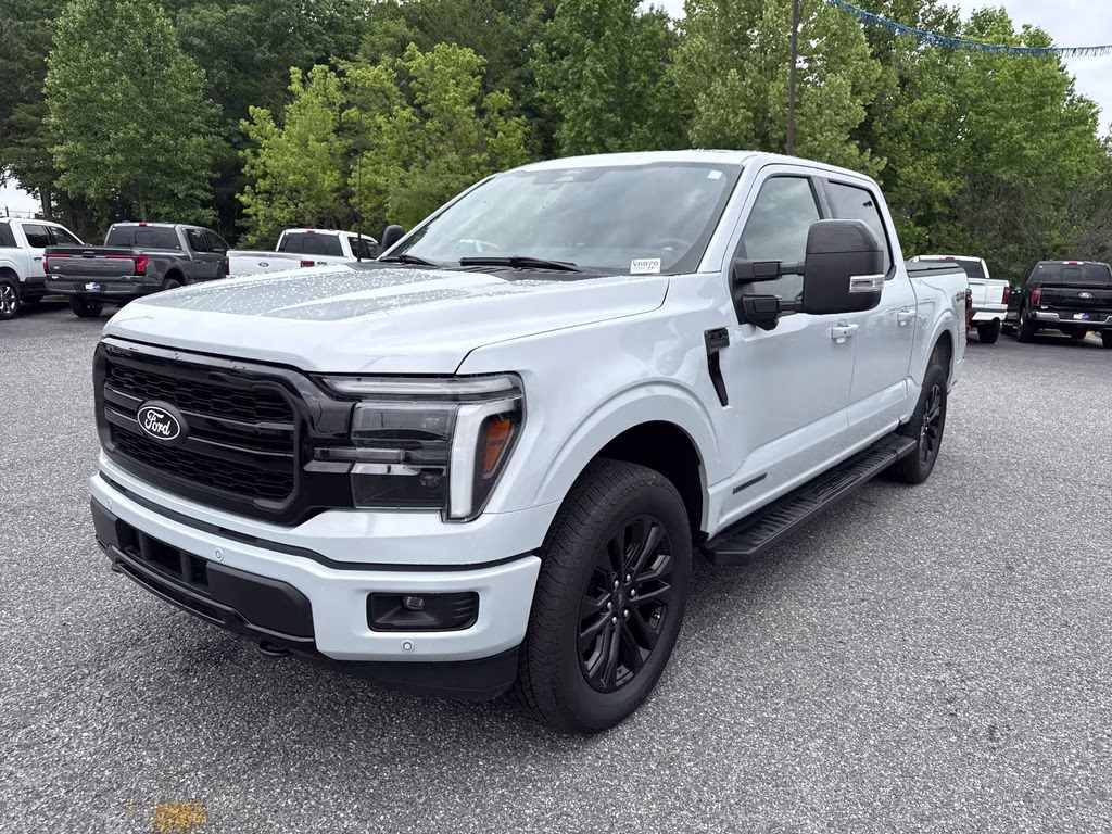 2025 Space White Metallic Ford F-150 Lariat 4X4 Truck